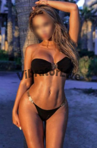 נמוך מזמין, צמיחה נמוכה עם שדיים יפים