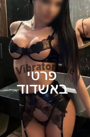נפלאה, פלרטטני, עם רגליים דקיקות